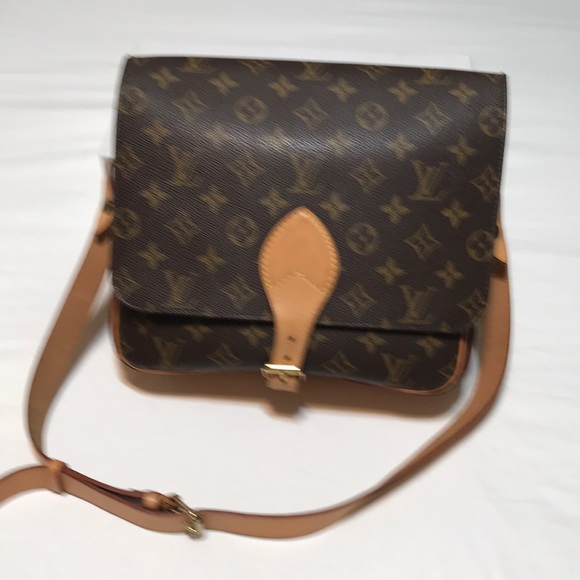LV shoulder bag in excellent condition. - Picture 1 of 16
